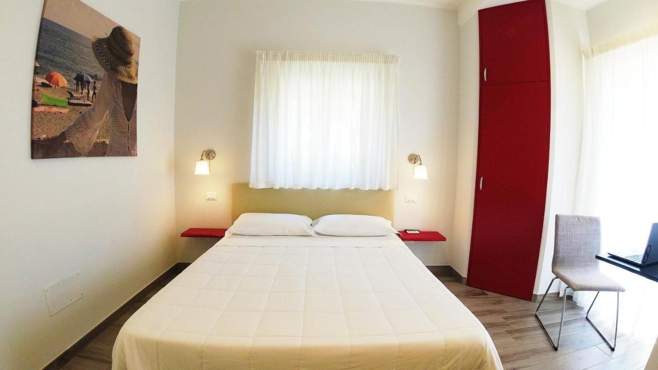 Hotel Rio Claro Fondi Esterno foto