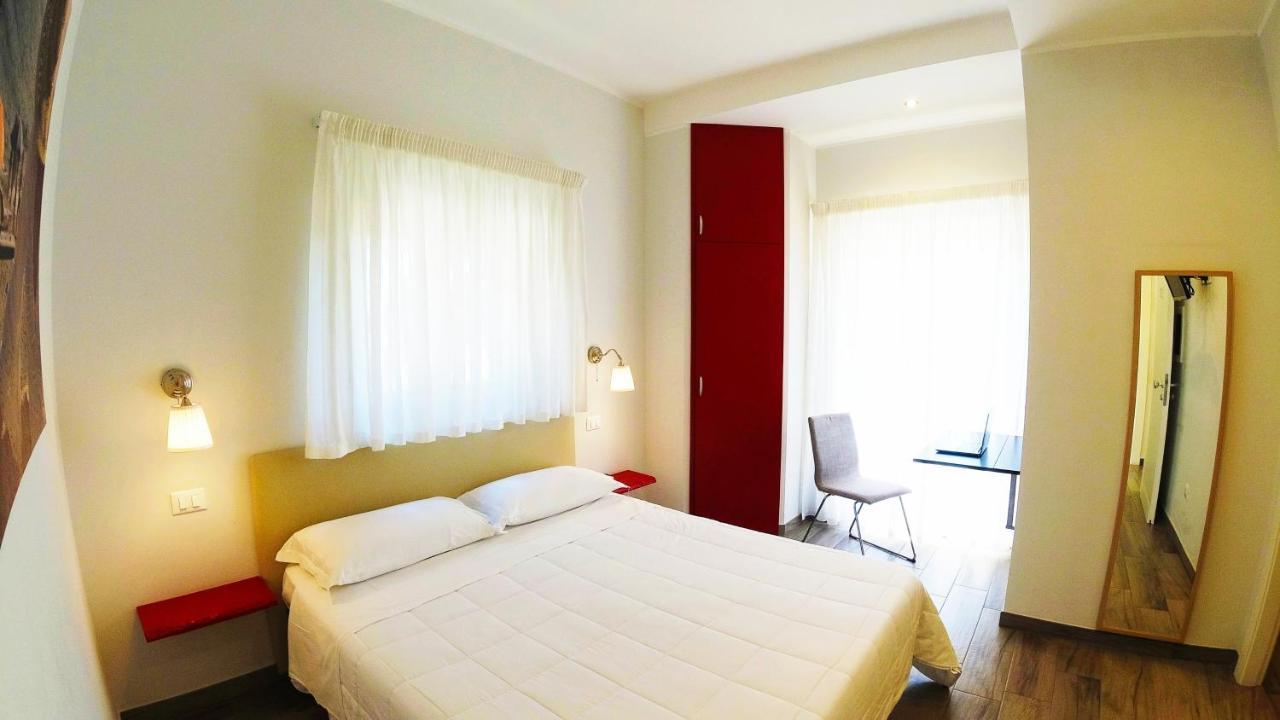 Hotel Rio Claro Fondi Esterno foto
