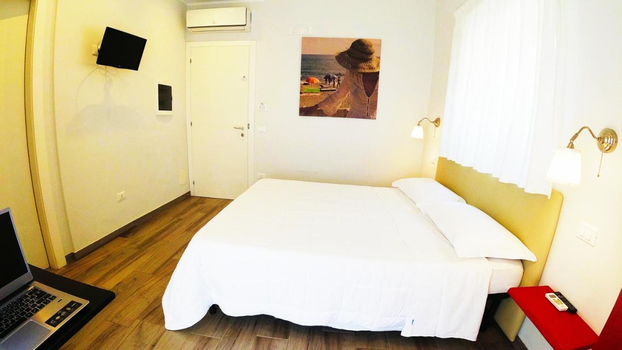 Hotel Rio Claro Fondi Esterno foto
