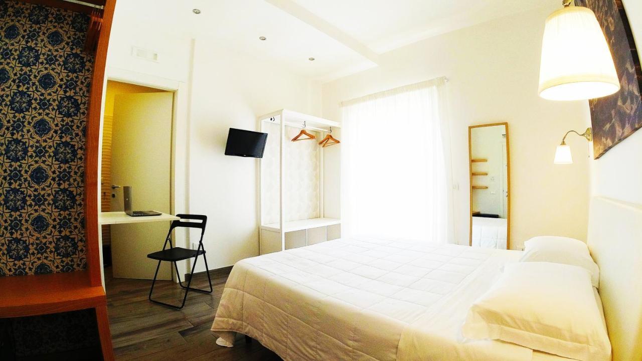 Hotel Rio Claro Fondi Esterno foto