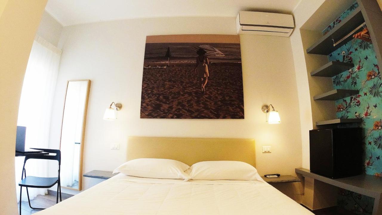 Hotel Rio Claro Fondi Esterno foto