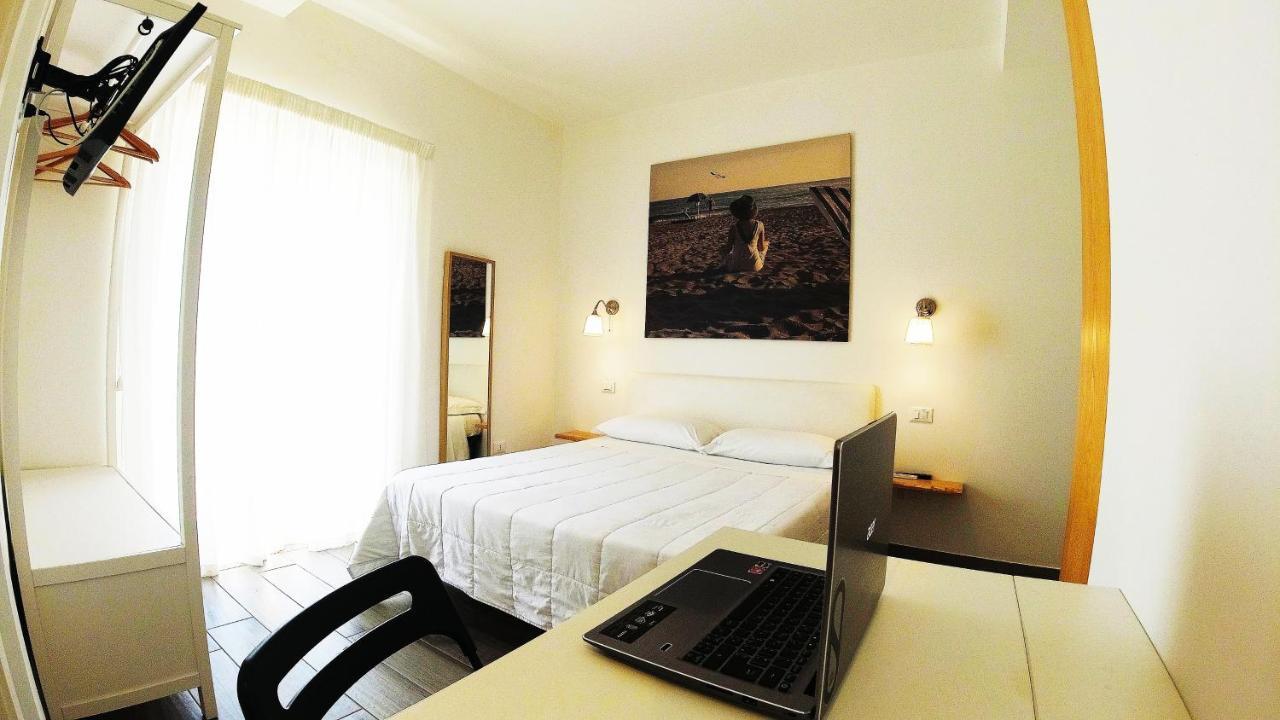 Hotel Rio Claro Fondi Esterno foto