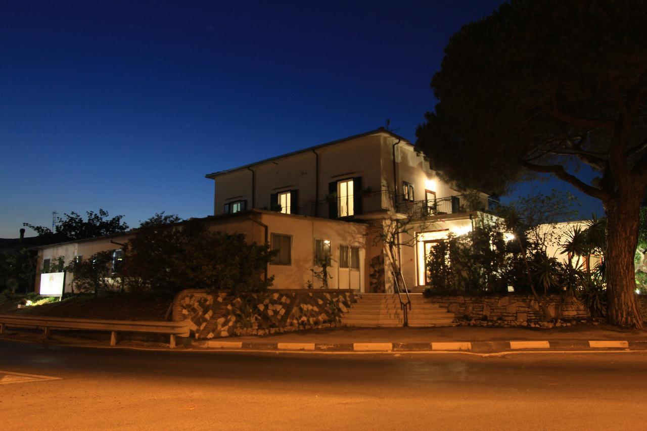 Hotel Rio Claro Fondi Esterno foto